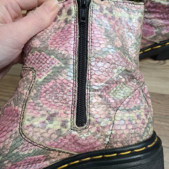 VTG Doc Dr Martens DMs Pink Snake Skin Pattern UK 7 Combat Moto Boots England - Picture 6 of 15